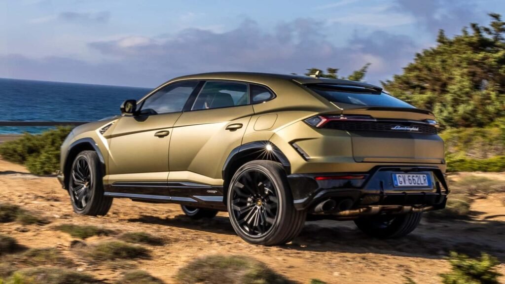 Lamborghini Urus SE Owners Can Now Relax with Extended Warranty Options