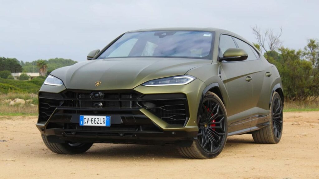 Lamborghini Urus SE Owners Can Now Relax with Extended Warranty Options