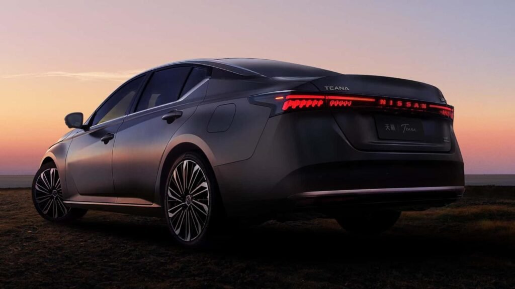Nissan Teana: The Larger, More Roomy Sedan That Is Set to Impress
