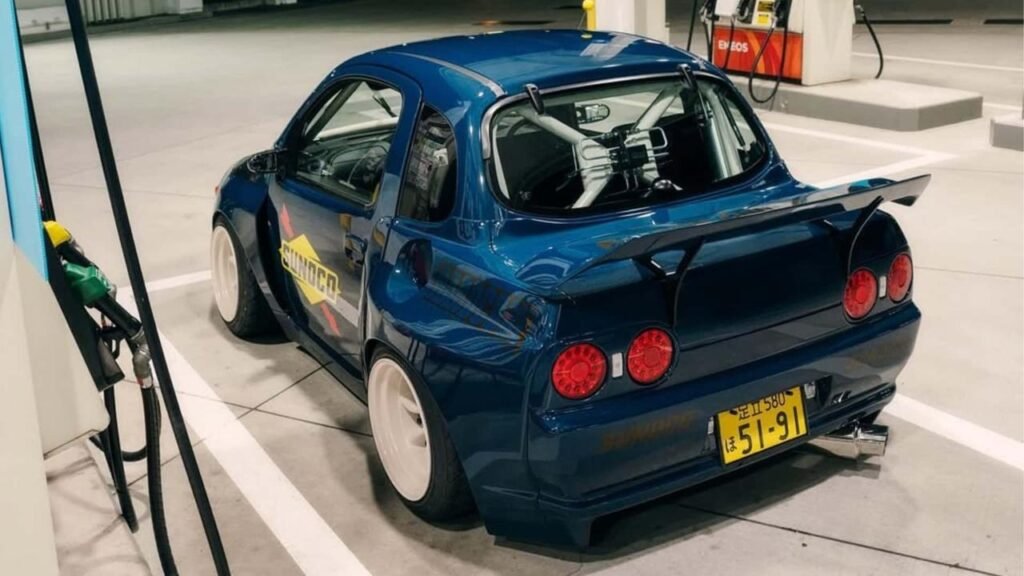 The Cutest Nissan Skyline R32 GT-R You've Ever Seen: The Suzuki Twin Tribute