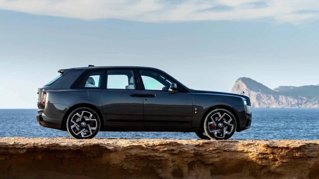 Rolls-Royce Cullinan Black Badge : The Ultimate in Luxury SUV Performance