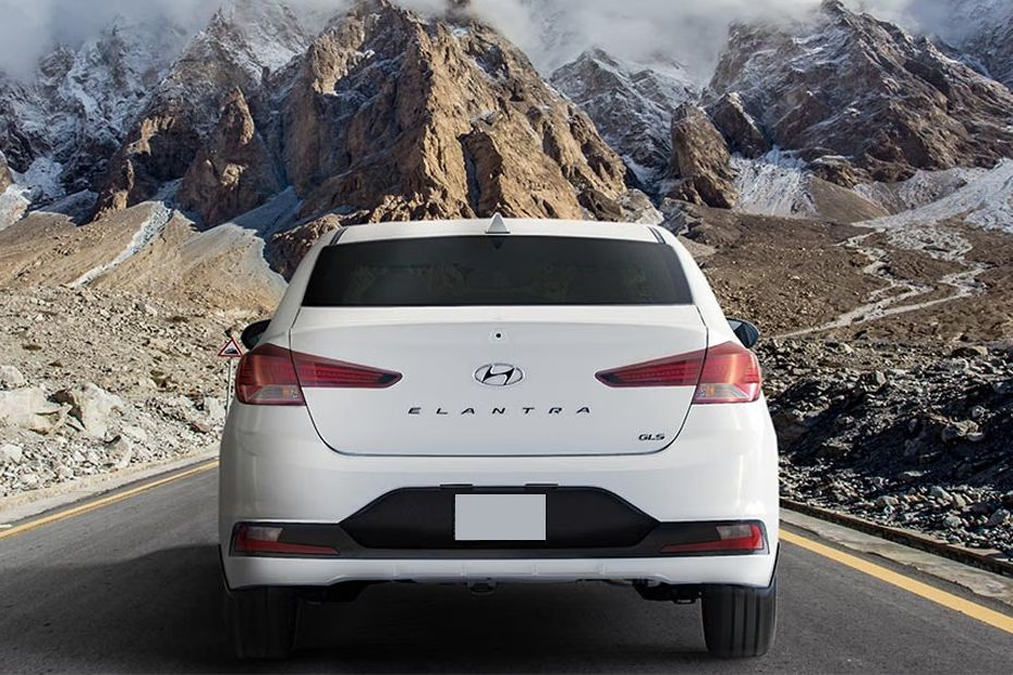 Is the Elantra 1.6 SE Pakistan's Best Sedan Value?