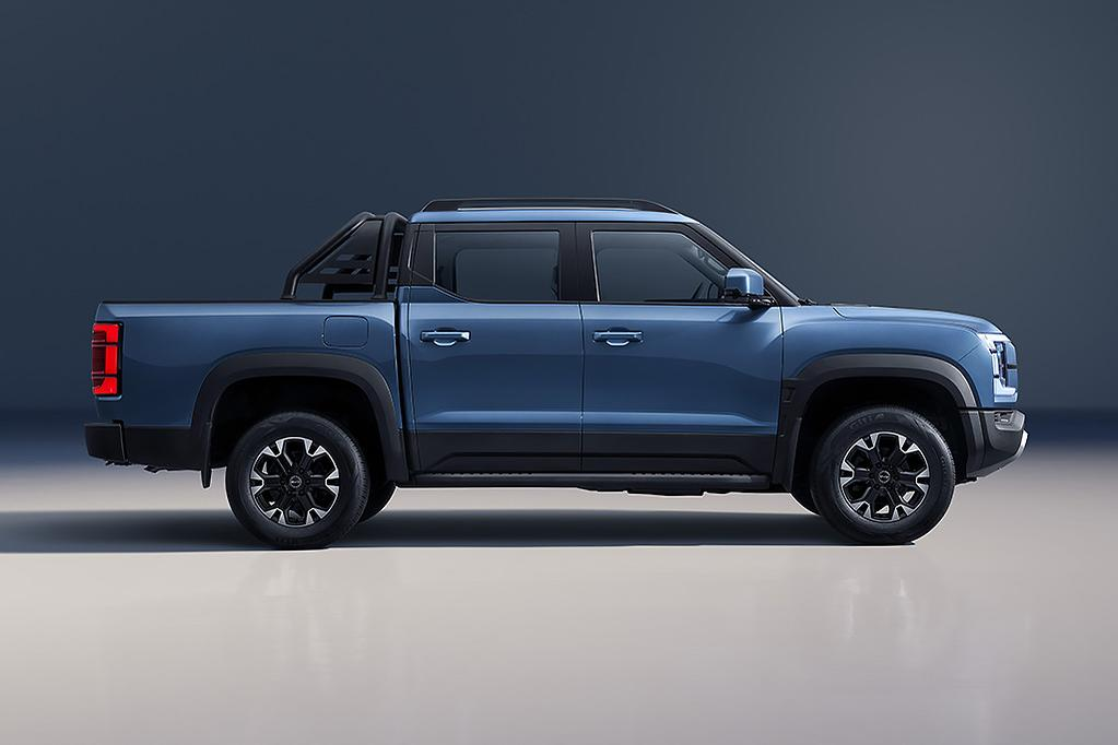 BYD Shark 6 Review: The Plug-In Hybrid Pickup Truck That Refuses to Pick a Lane