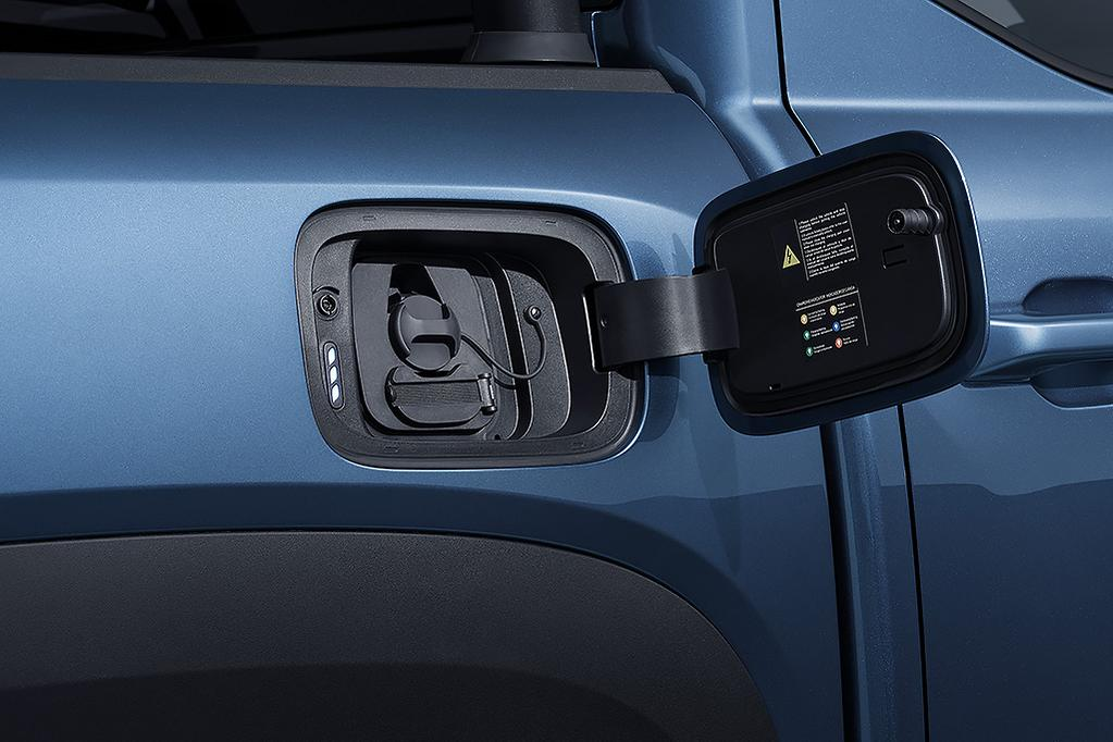BYD Shark 6 Review: The Plug-In Hybrid Pickup Truck That Refuses to Pick a Lane