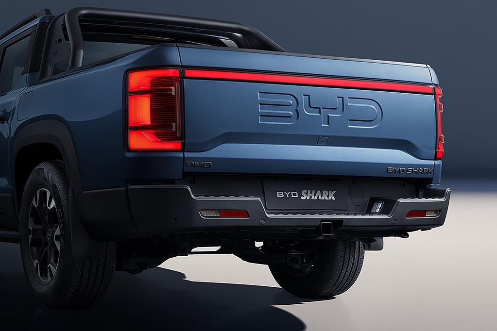 BYD Shark 6 Review: The Plug-In Hybrid Pickup Truck That Refuses to Pick a Lane